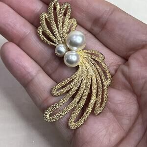 Vintage Gold Tone Brooch w Faux Pearls Mid Century Ribbon Leaf C Clasp Pin 50s